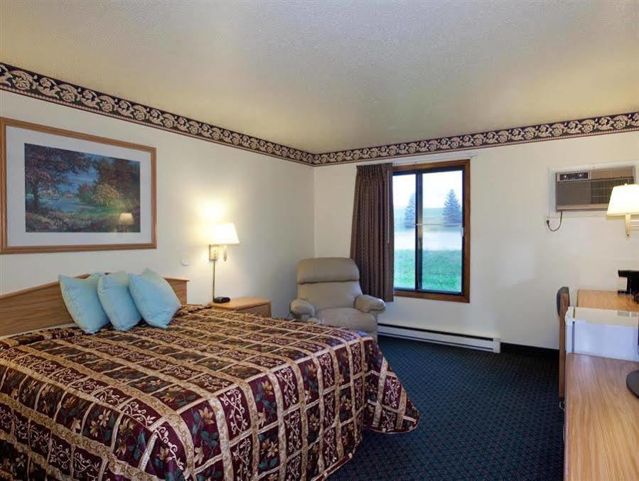 Rodeway Inn Fergus Falls Exterior foto